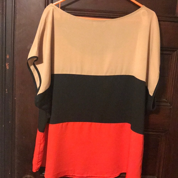 Plus Size Color Block Top - Picture 4 of 4